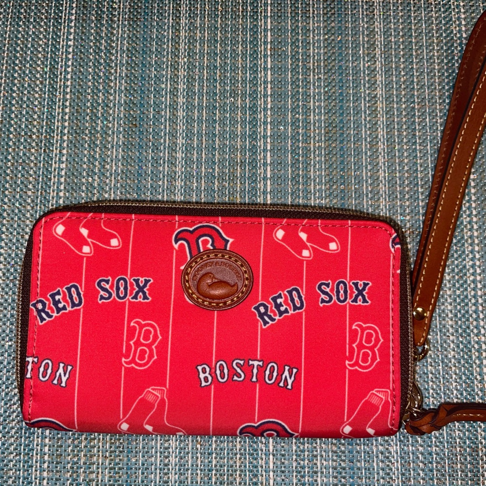 Dooney and bourke wallet